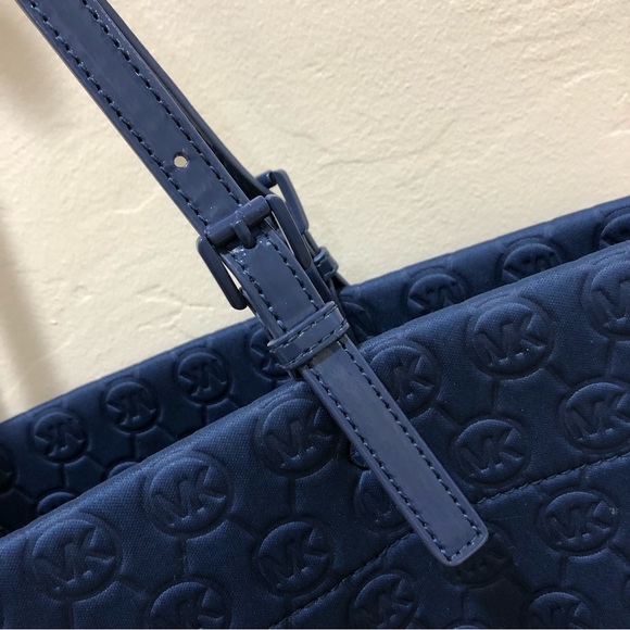 Michael Kors Neoprene & Patent Leather Tote Gently Used. Excellent Condition! - Picture 4 of 9